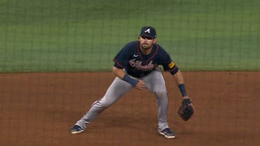 Bonita jugada de Austin Riley