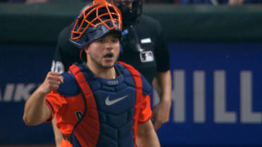 Yainer Diaz nabs Taylor Walls stealing third