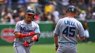 Heriberto Hernández's solo home run (6)