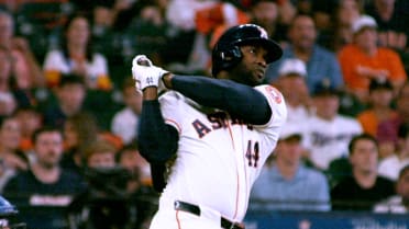 Astros crush four home runs vs. Rangers