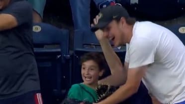 Young Mariners fan celebrates his dad's home run grab