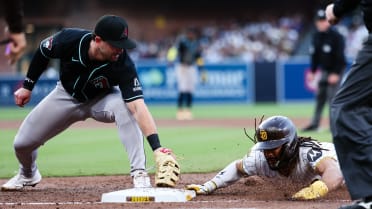 Gabriel Moreno picks off Fernando Tatis Jr. 
