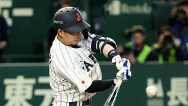 Japan takes lead in 8th after Wakatsuki's double