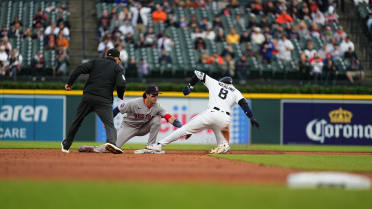Jarren Duran nabs Matt Vierling at second base