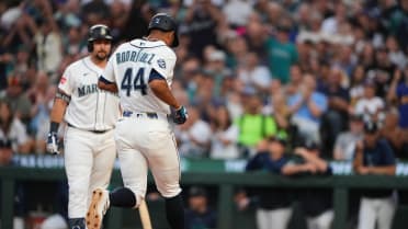 Rodríguez y Raleigh la botan en el 1er inning