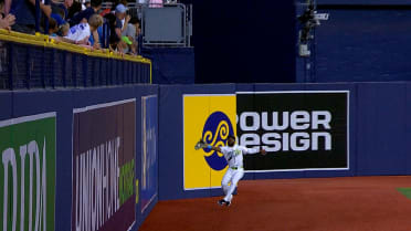 Cedric Mullins' running catch at the wall