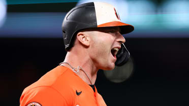Pete Alonso pega dos jonrones ante los Azulejos