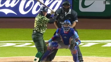 Rhinesmith da bambinazo de tres rayas