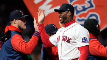 Chapman earns save on game-ending double play