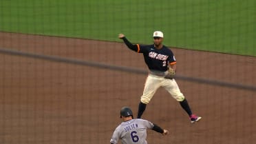 Padres execute uncanny double play