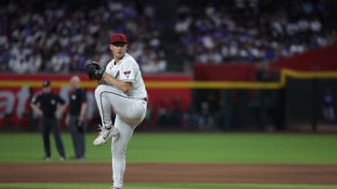 Paul Sewald earns the save