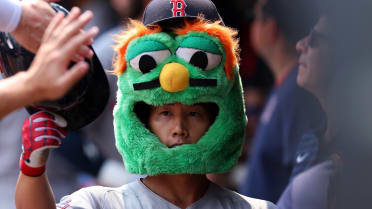 Gonzalez and Yoshida hit back-to-back homers