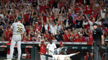 Reds tie the game and take the lead on wild pitches