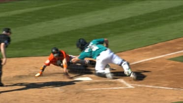 Colt Emerson saca el out en home