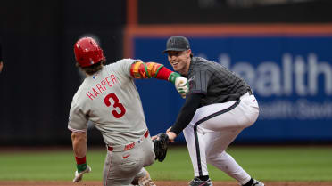 Francisco Lindor nabs Bryce Harper at second base