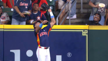 Cam Smith's leaping grab