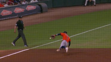 Carlos Correa brilla a la defensa