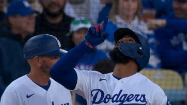 Teoscar Hernández impulsa 2 con hit 