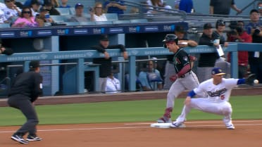 Corbin Carroll singles in 1st, following challenge