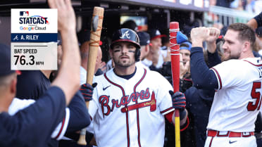 Austin Riley crushes 99 mph pitch for go-ahead homer!