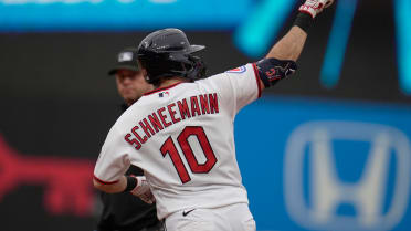 Daniel Schneemann's two-run homer (4)