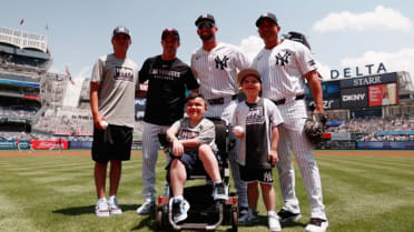 Yankees host Gagliano brothers for HOPE Week