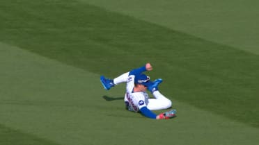 Pete Crow-Armstrong's slick sliding grab