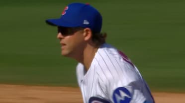 Scott Kingery's play leaves the bases loaded