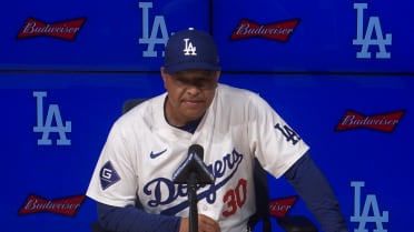 Dave Roberts reacts to the 6-3 loss