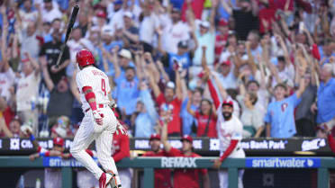 Luis Arraez's first home run with the Phillies (5)