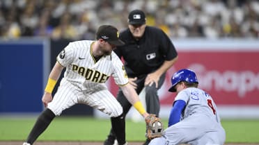 Pete Crow-Armstrong's first steal of 2026 postseason