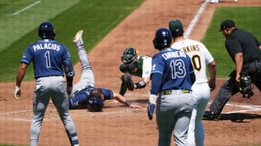 Carlos Cortes throws out Liam Hicks, call stands