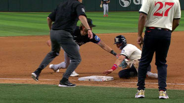 Lopez throws out Jung at third, call stands