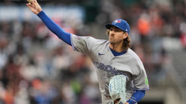 Kevin Gausman strikes out Casey Schmitt 