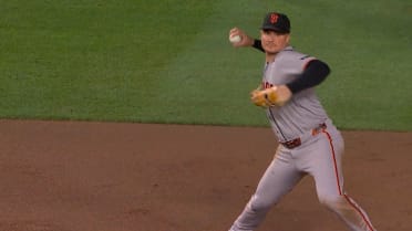 Matt Chapman's tremendous sliding stop