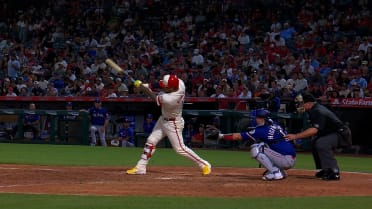 Yoán Moncada's two-run single 