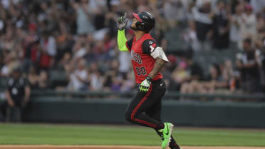 Lenyn Sosa's solo home run (8)