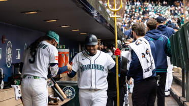 Josh Naylor pega HR de dos carreras