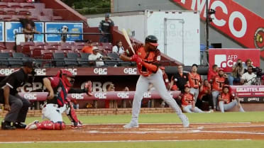 Base por golpe de Eloy Jiménez 