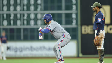 The Rangers score five runs in the 7th
