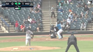 Leo De Vries singles on a line drive to left fielder Kai Murphy. Cole Conn scores. Joshua Kuroda-Grauer to 3rd.