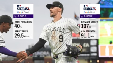 Brenton Doyle covers 107 feet to make diving catch
