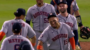 Jeremy Peña's nice double play seals Astros' 8-7 win