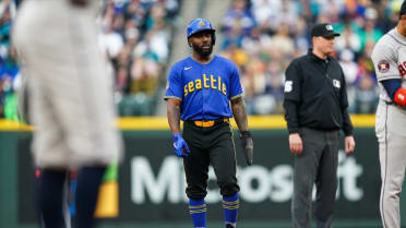 Randy Arozarena is safe after review