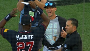 Aaron Bossi surprises Fred McGriff pregame