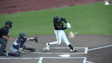Christian Moore's 450-foot solo homer