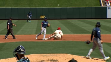 Pedro Pagés steals second base