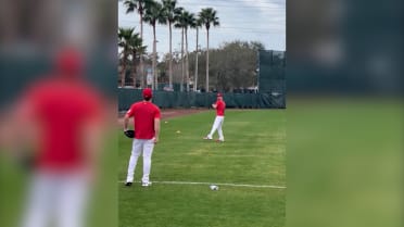 Zack Wheeler prepares for the season with warmups
