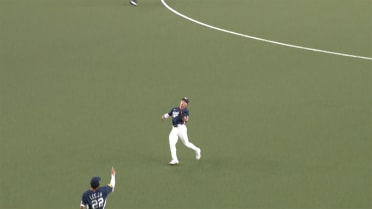 Hyeseong Kim's over-the-shoulder catch