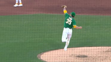 Jeff McNeil turns two to end the inning